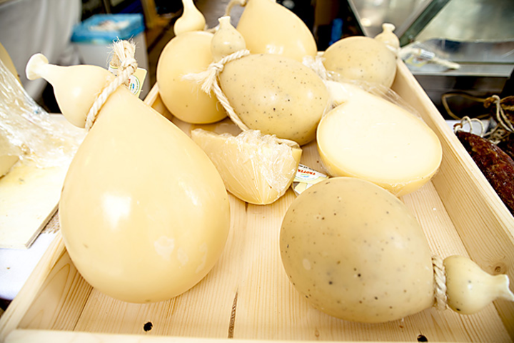 ひょうたんのような形をした カチョカヴァッロ ってどんなチーズなの 家ワイン