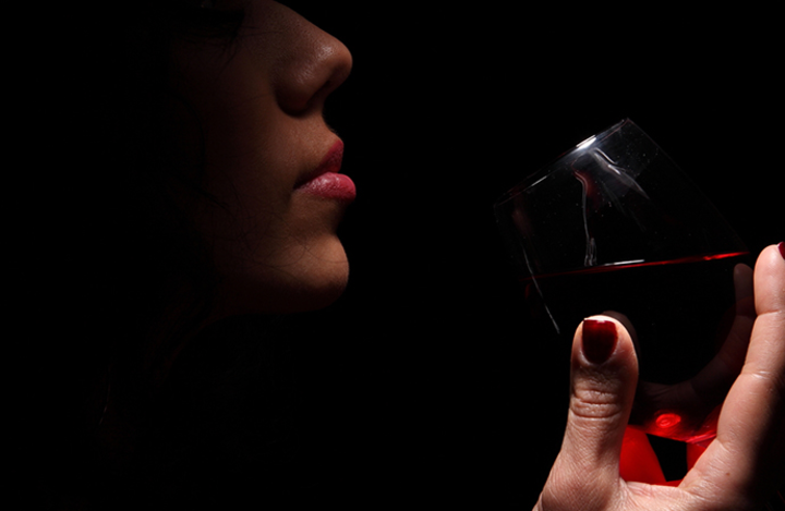これであなたもワイン通！香りの良し悪しを決める香りの嗅ぎ方 家ワイン