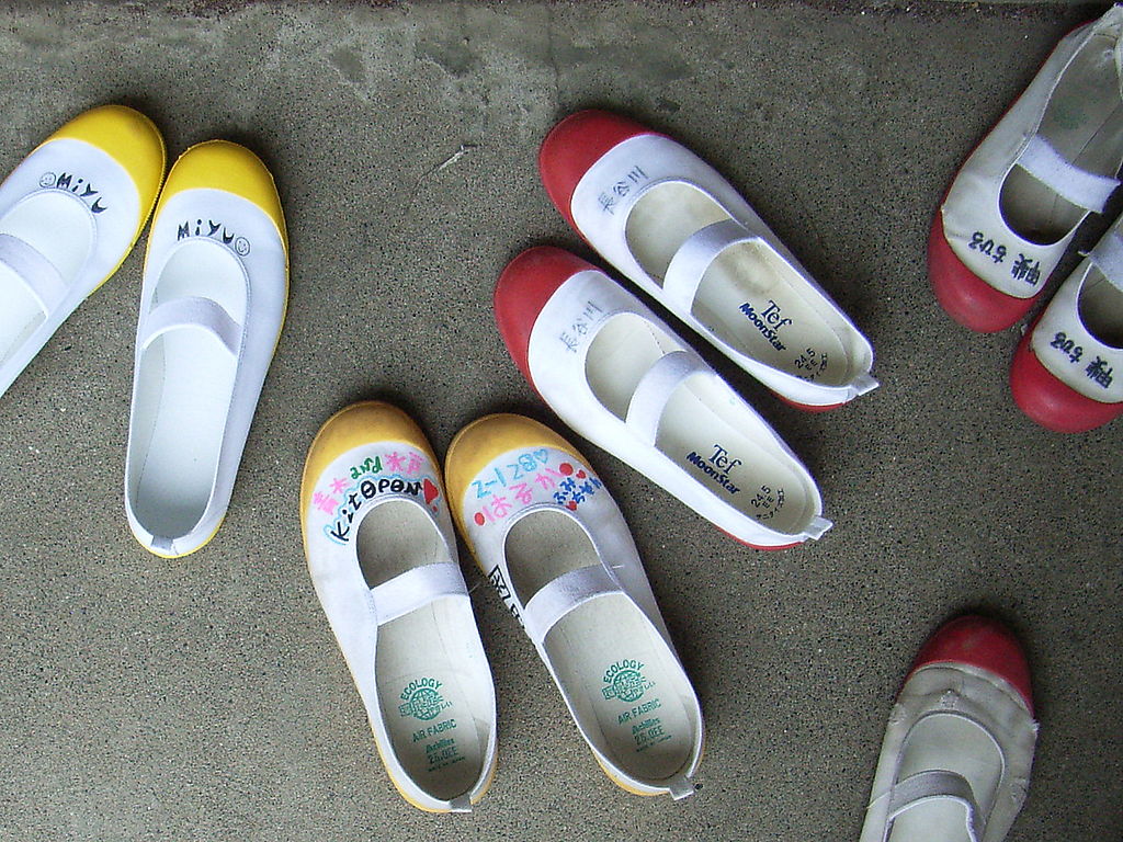 uwabaki slippers