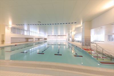 スカイ ウェルネス スポーツのプール風景