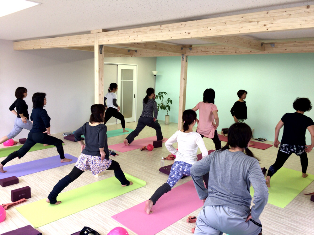 OTARU YOGASTUDIO yuju (オタル ヨガスタジオ ユジュ)のレッスン風景