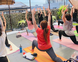 yoga studio Prana (ヨガ スタジオ プラーナ)のレッスン風景