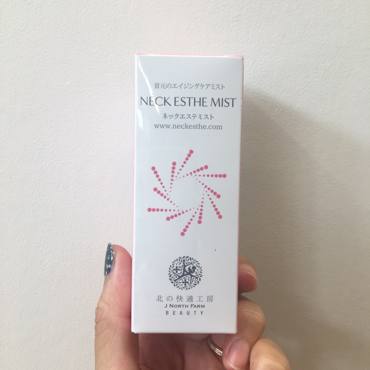 首のしわ対策！NECK ESTHE MIST(ネックエステミスト)の使って