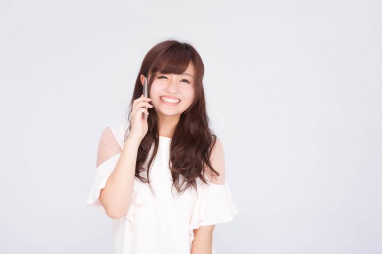 かけ放題プラン（かけたい放題）に喜ぶ女性