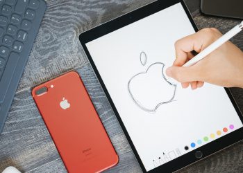 iPhoneとAppleのロゴ