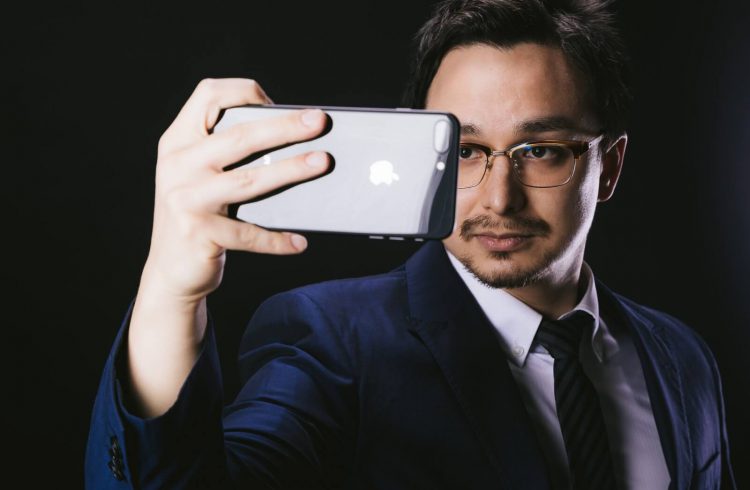 スマホの「自撮り」本人確認決済システム、20の金融機関で2019年度中に提供開始　