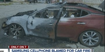 爆発した車