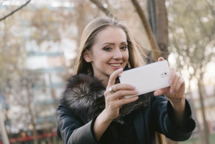 スマホ料金、欧米はMVNOの普及で3年で6～7割値下げ、日本は高止まり