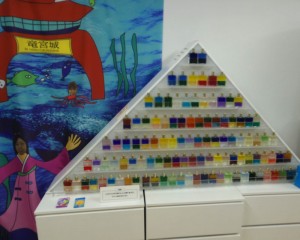 許可を取っていただいて撮影した不思議なディスプレイです