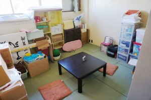 男性保育士用の休憩スペース。いつもはもうちょっと散らかっているそうです