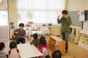 変なポーズで応戦したけど、全然勝てる気がしない