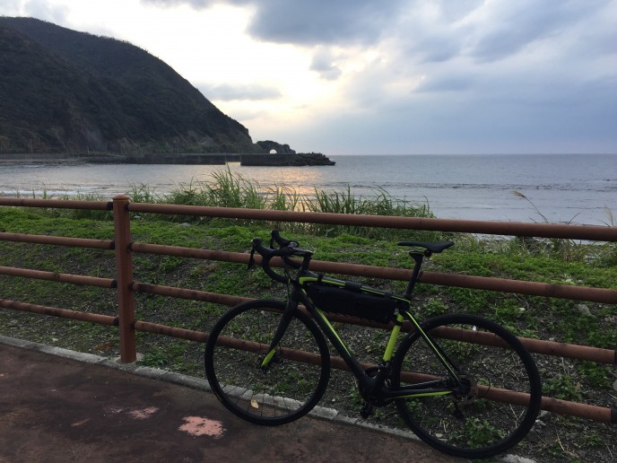 荒れた路面でもスムーズに走るRoubaix Elite | Specialized