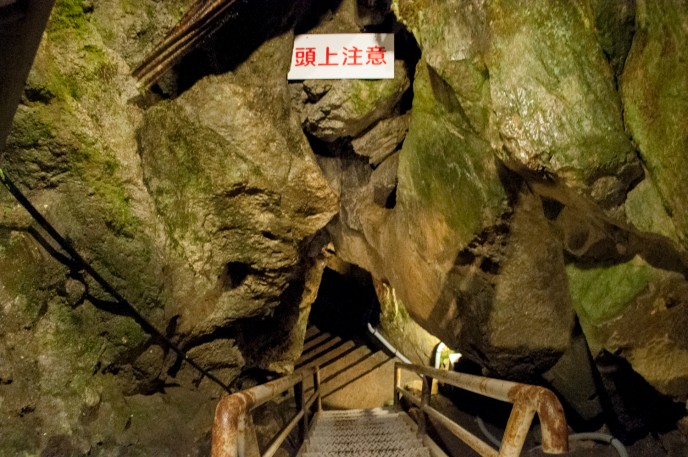 鉄の階段もあるので、スニーカーで訪れた方が良いです!(革靴とかだと滑りそう)