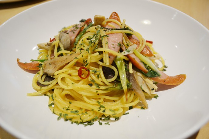パスタ(小菅芳醇きのこのペペロンチーノ970円)などがある源流レストラン