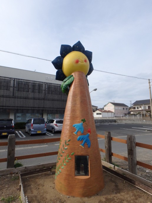 きっと、この塔も「ありが塔」なのでは……