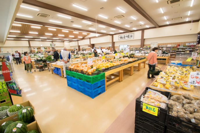 実に、年間82万人もの人が訪れる、花園IC近くの「JA花園 農産物直売所」