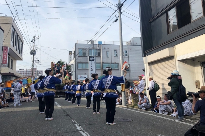 演芸の様子。秋田初心者の私には演目は皆目見当つかず