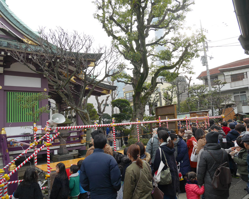 節分の日には地元の人をはじめ多くの参拝客でにぎわいます