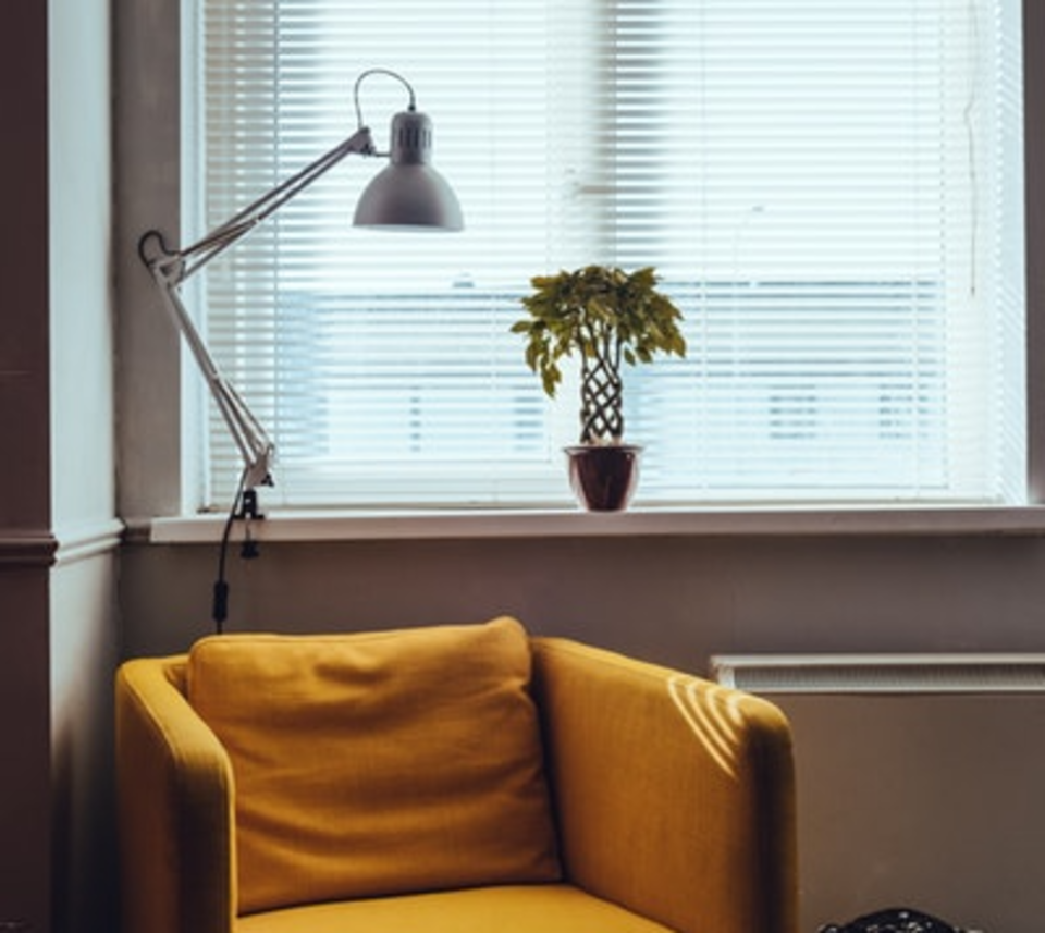 一人暮らしにはどんな照明が良い おすすめや選び方など一人暮らしの照明を解説 Boatマガジン 家電からwebサイトまで 今の商品を 知る メディア