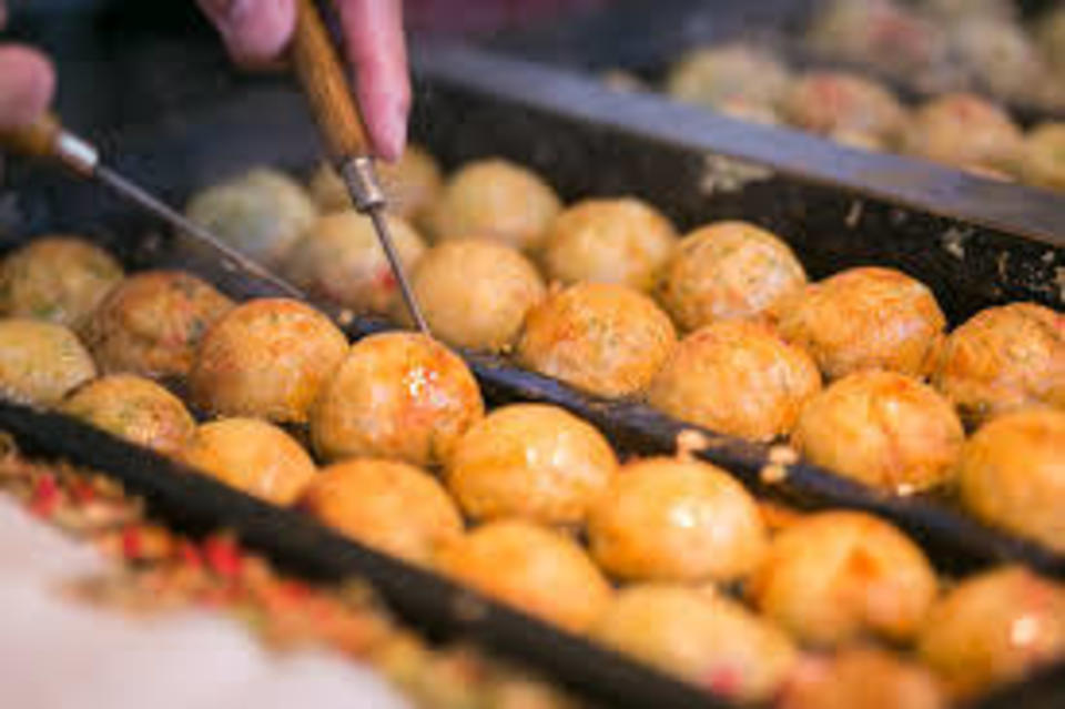 たこ焼き器の洗い方と焦げの取り方を解説 電気式とガスでは違う Boatマガジン 家電からwebサイトまで 今の商品を 知る メディア