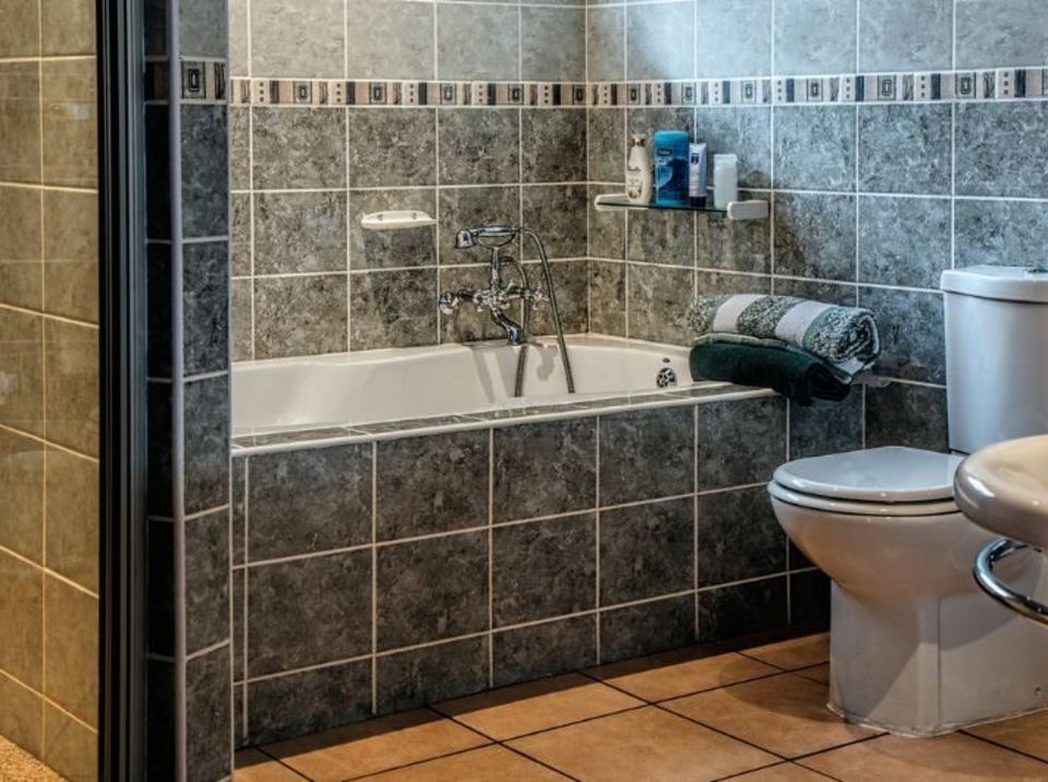 ユニットバスのトイレをウォシュレットに 電源不要のシャワートイレを Boatマガジン 家電からwebサイトまで 今の商品を 知る メディア