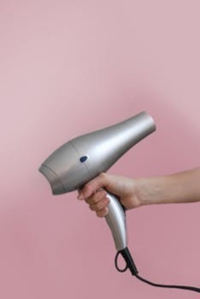 ドライヤー 爆発音 髪型 イラスト無料