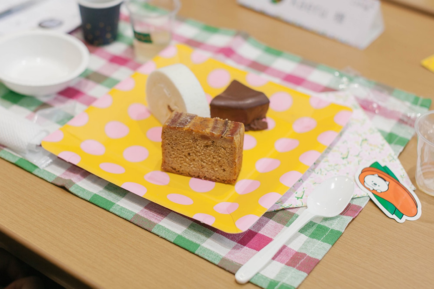 プレートには3種類のケーキが。