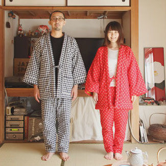 最強の部屋着あらわる 創業100年の老舗工場が作った 着る布団 って