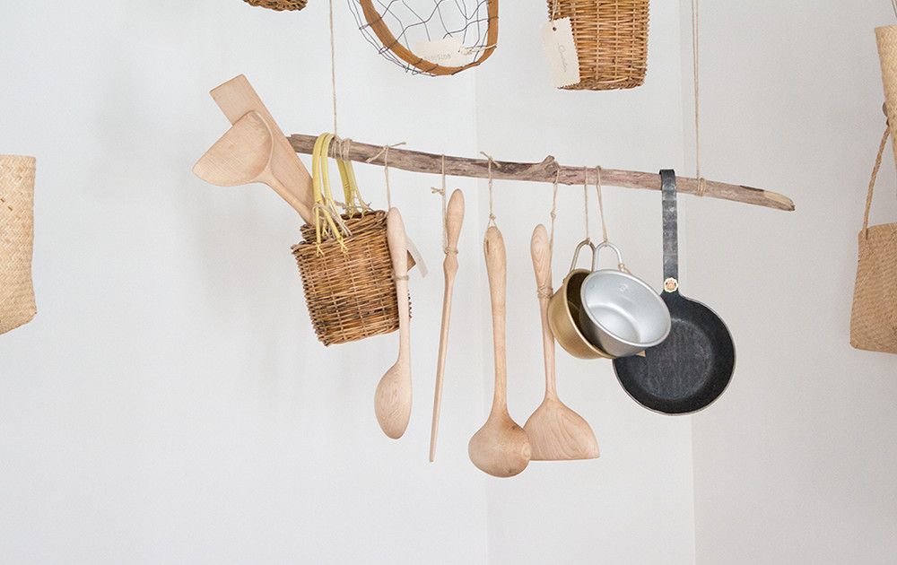 男性も必見 ３つのコツをおさえるだけ おしゃれな 吊るす収納術