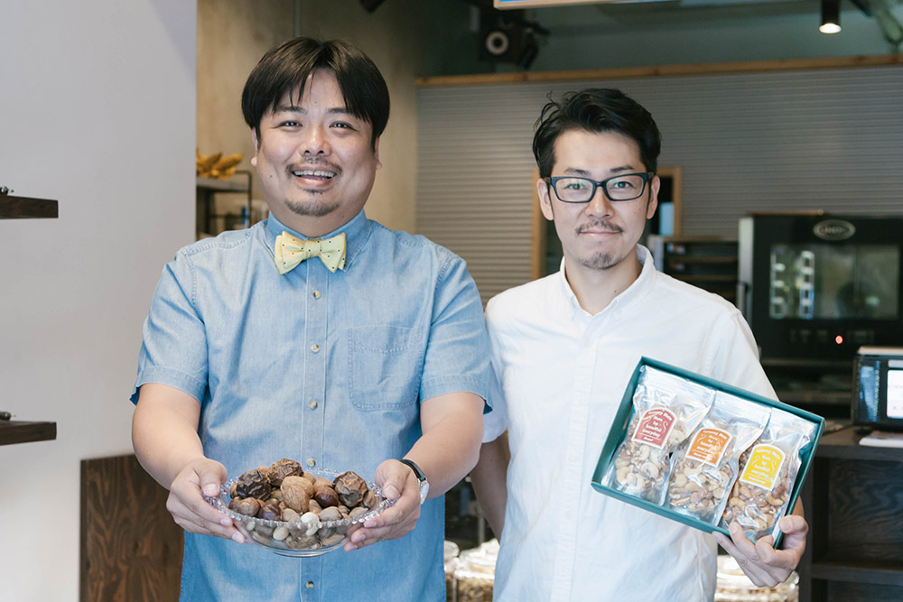 お話を伺ったのはオーナーの佐川さん・〜〜〜の岸さん。