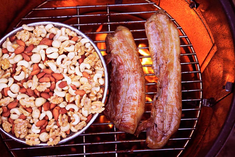 ベーコンをかじっているかのような味を堪能できる「ベーコンスモークドナッツ」