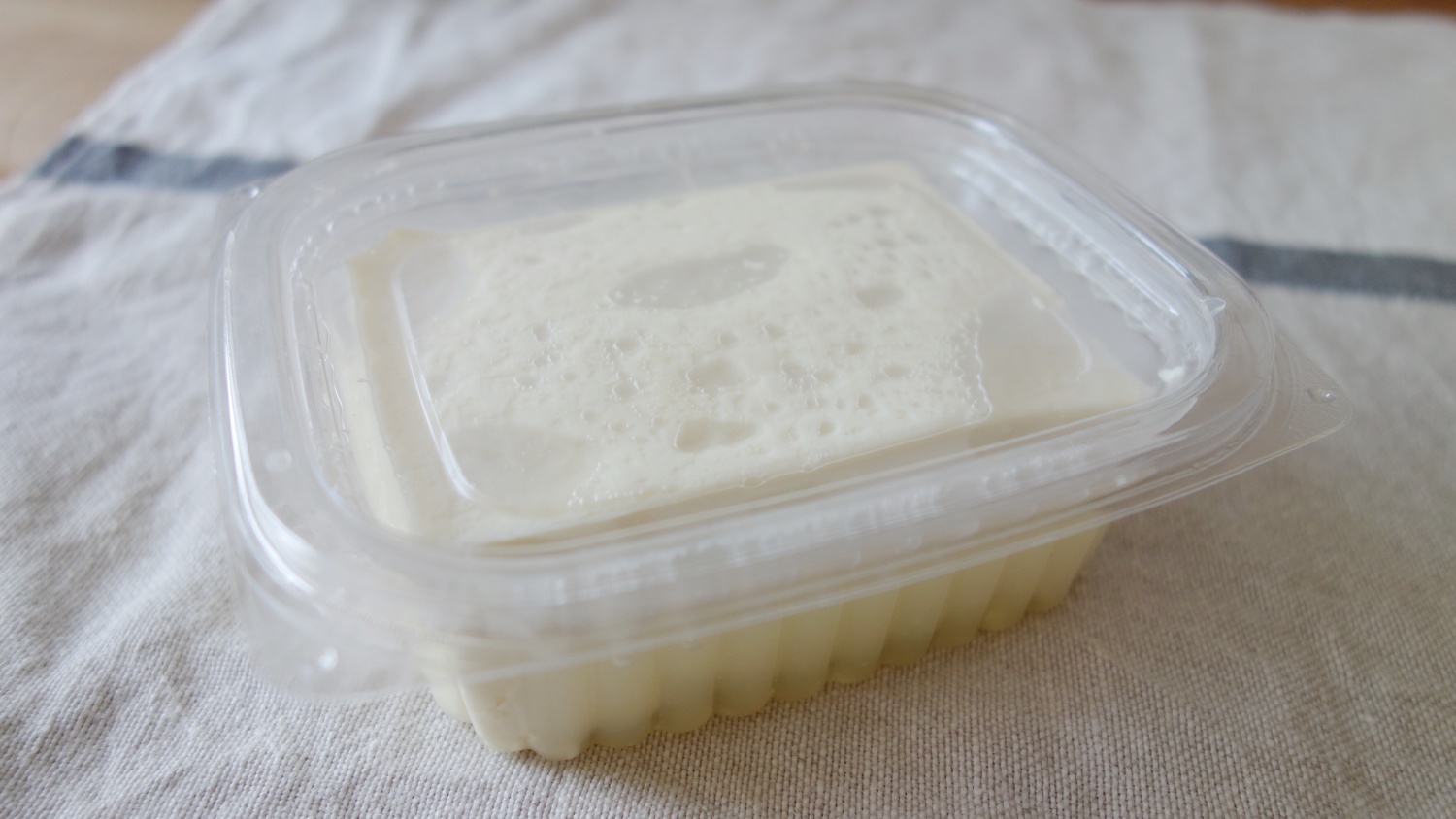 みっちりとした密度が濃厚な自家製豆腐。