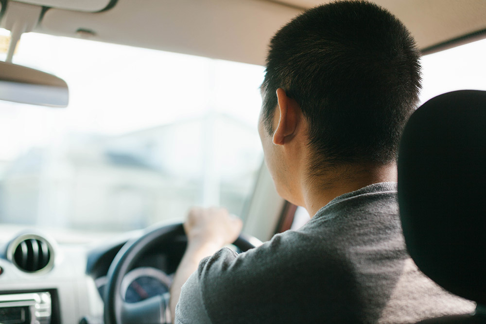 車の後部座席から隠し撮り。