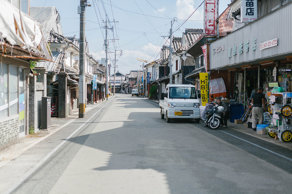 5分くらいで商店の並ぶ通りに到着。