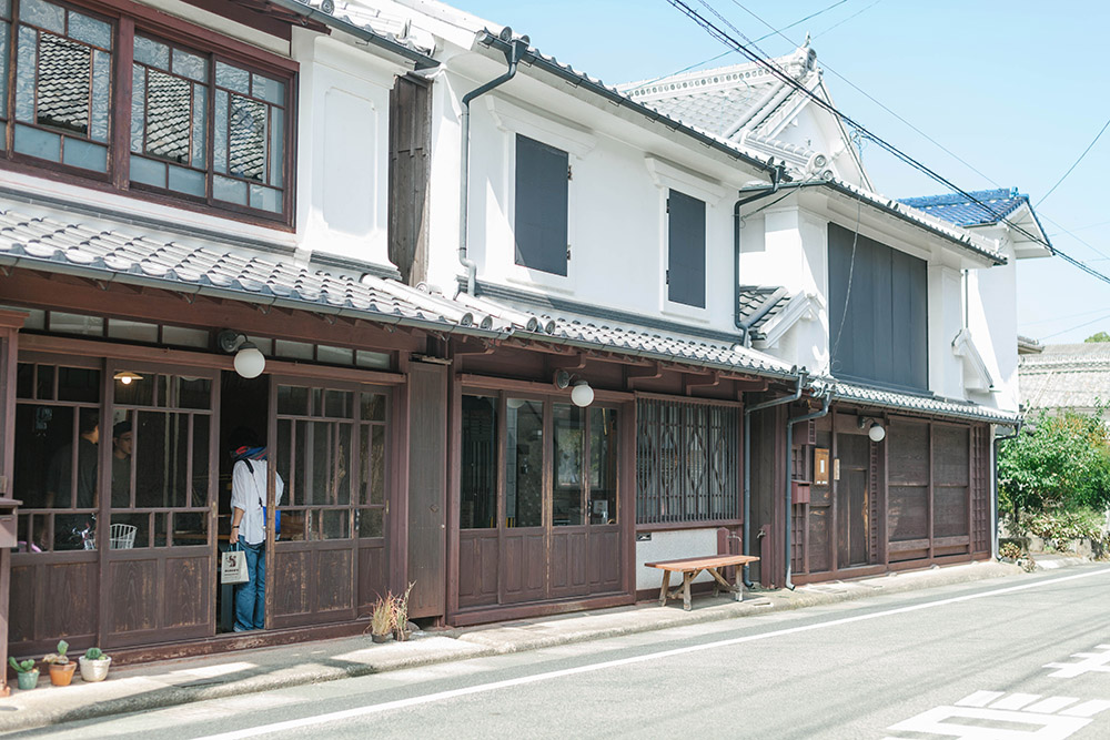 もともと空き家だった伝統家屋を改修。美しい町並みが続きます。