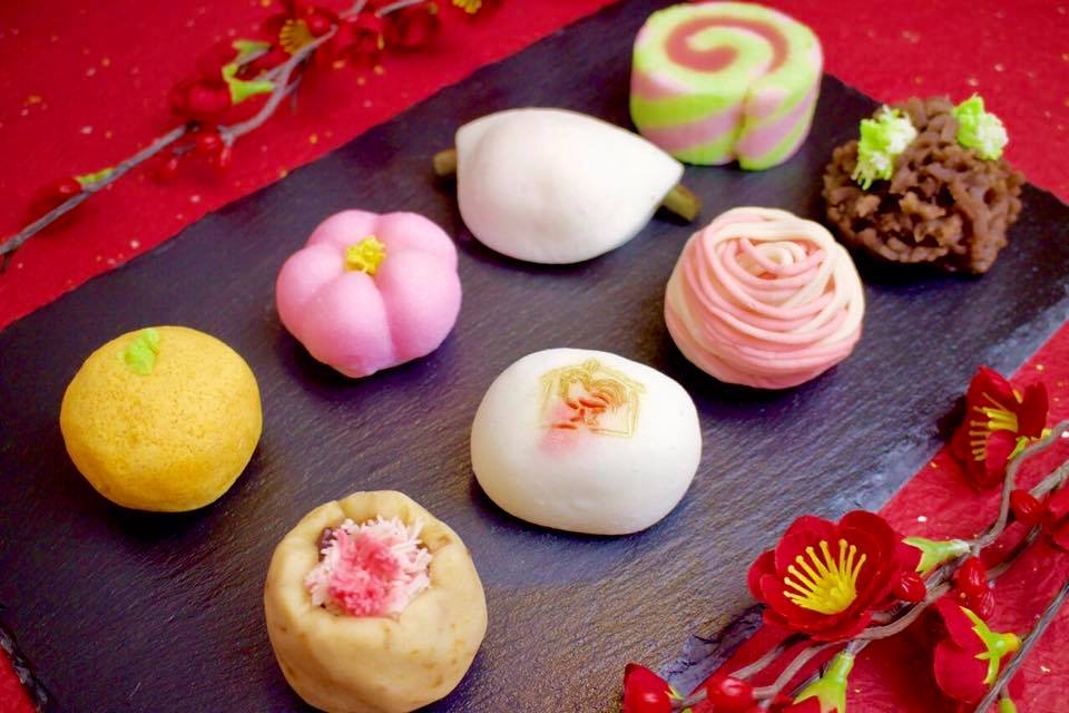 松華堂さんの美しいお菓子たち。