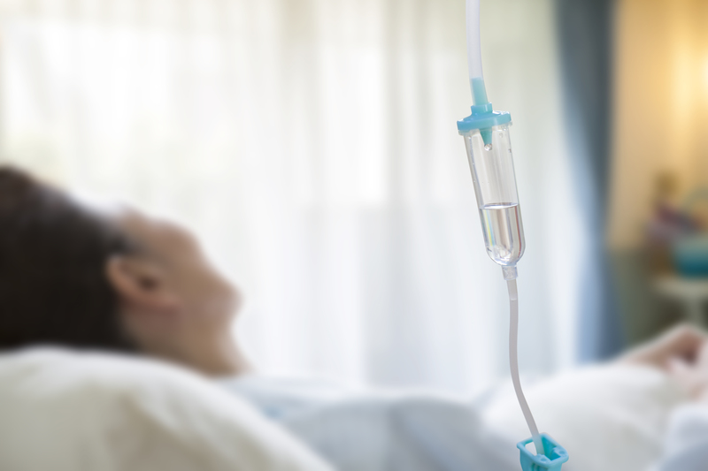 病室に横たわる患者さん