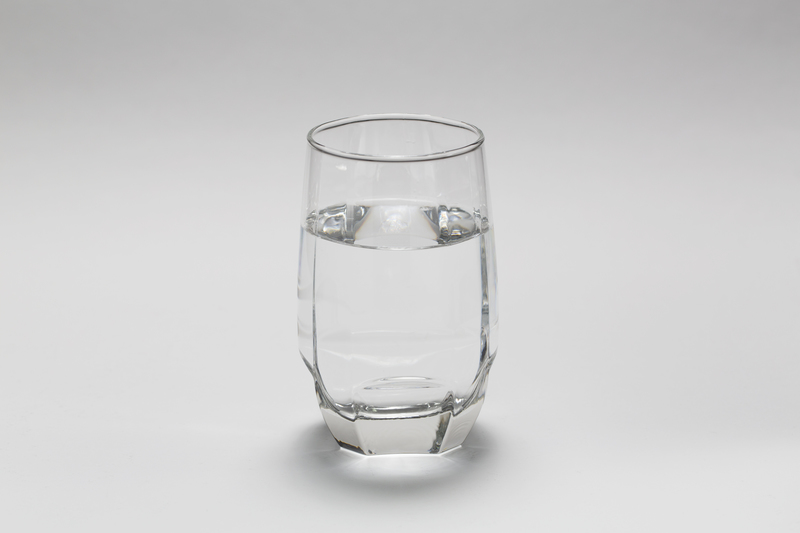 コップに入った水