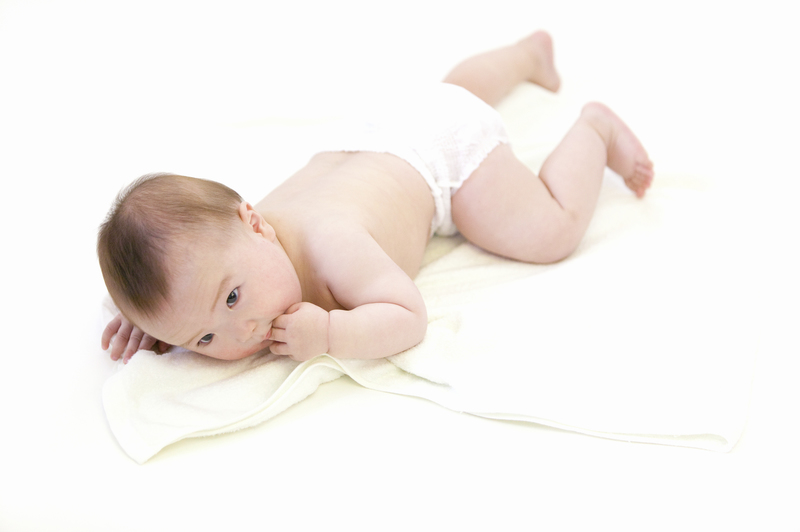オムツをしている赤ちゃん