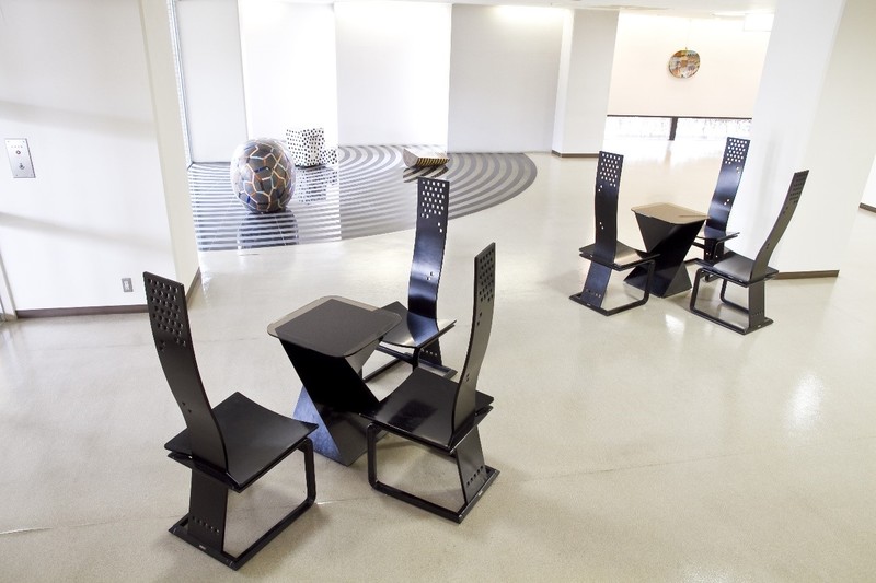 明るく広々としたロビー