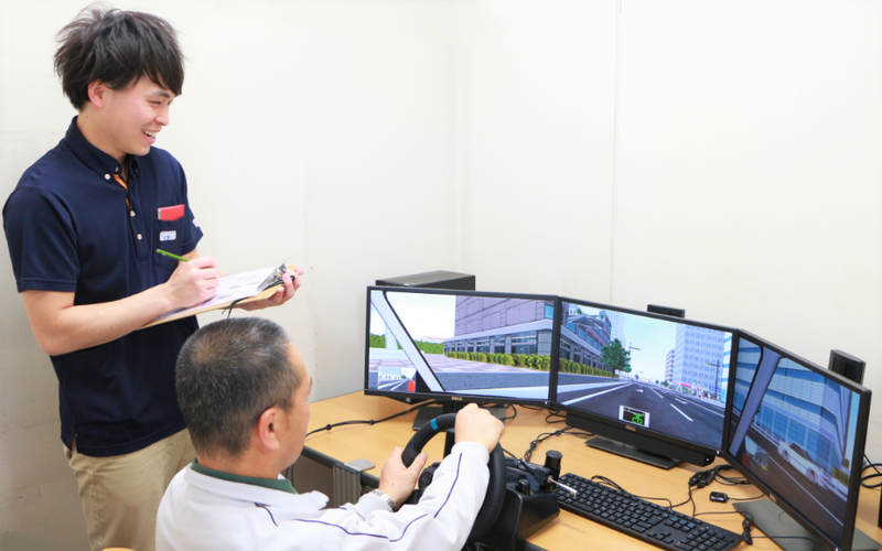 ドライブシミュレーターを導入し、運転技能訓練を行っている