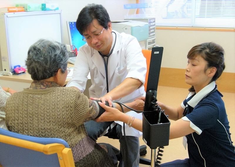 佐藤院長の診療の様子