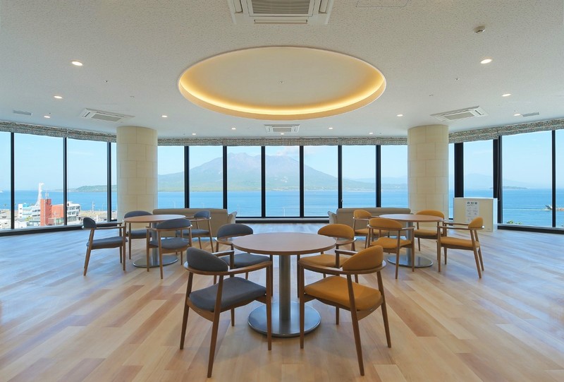 桜島が望める食道･談話室