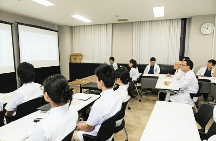 院内カンファレンスの様子
