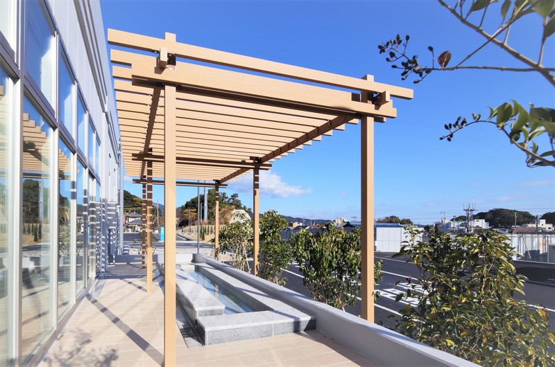 玄関近くの足湯「悠久の湯」