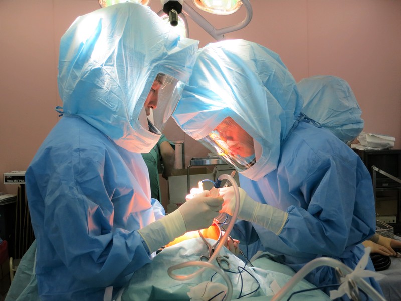 人工関節手術の様子