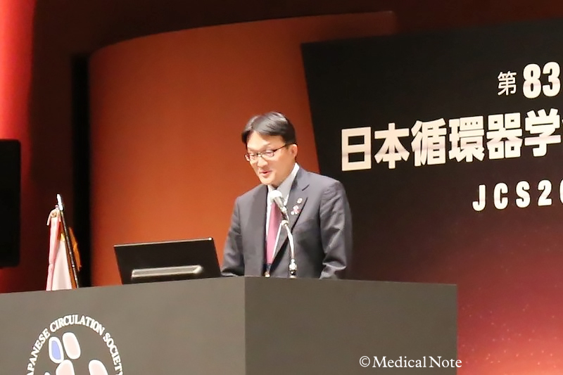 発表を行う小室 一成先生