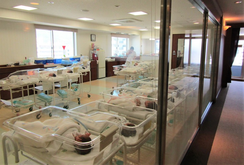 多くの赤ちゃんが産声をあげる