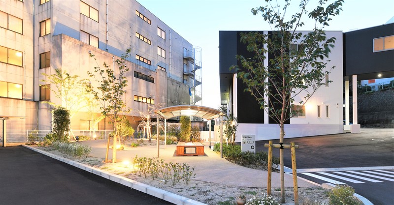 足湯もある屋外のリハビリスペース