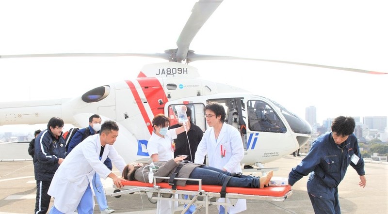 ドクターヘリでの患者さん受け入れの様子